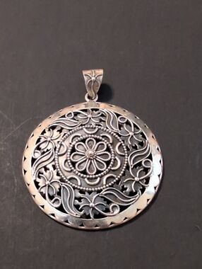 Doug Paulus Sterling Silver Filigree Floral Round Pendant Necklace